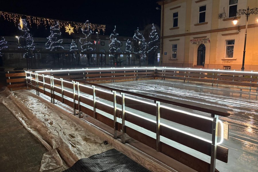 Trg republike postavljaje klizališta